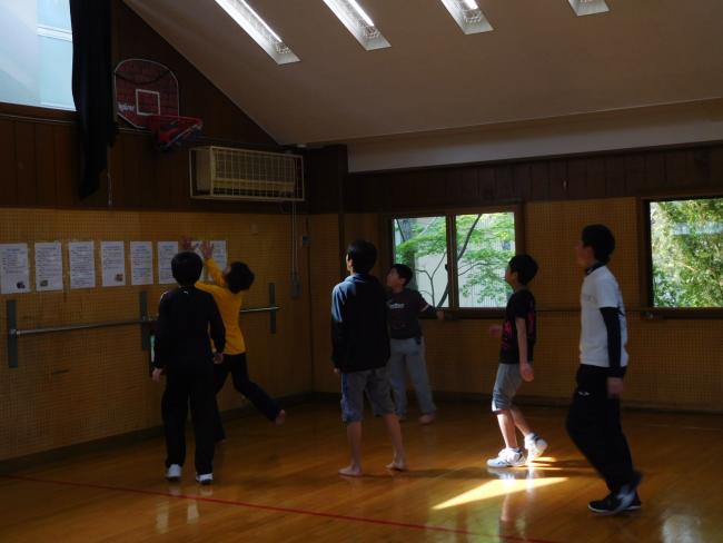 夜間開館バスケの様子