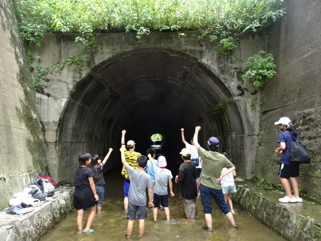 川探検